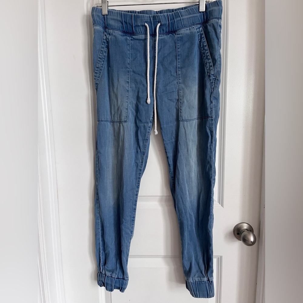 Chelsea & Violet Light Blue women’s denim jogger pants size small